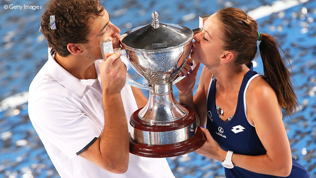 Aga and Jerzy kiss the Trophy