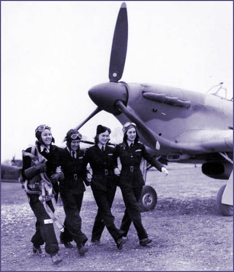 Jadwiga Pilsudzka with fellow Spitfire pilots