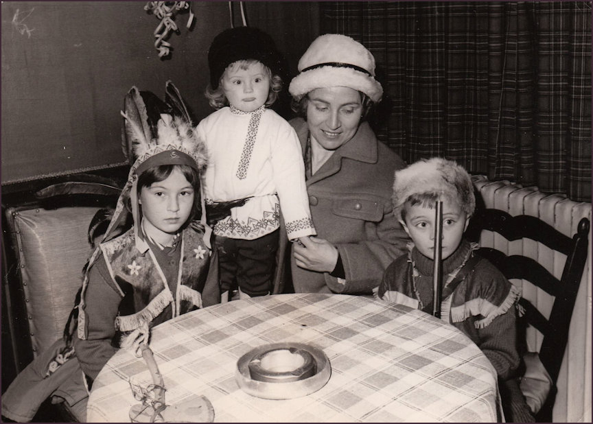 Anne Golon and children 1966