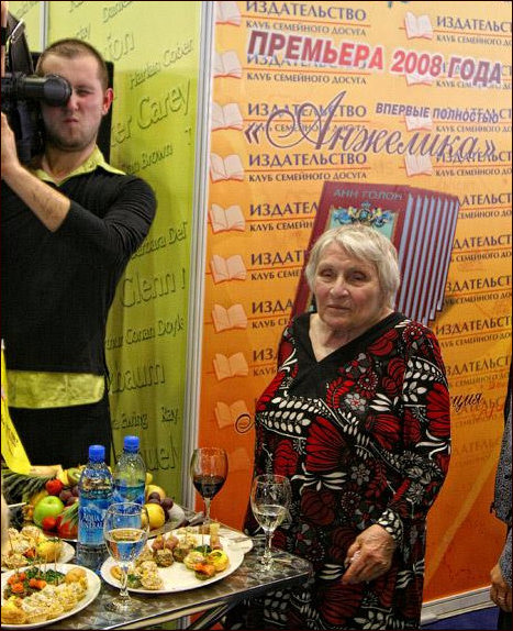Anne Golon in Russia