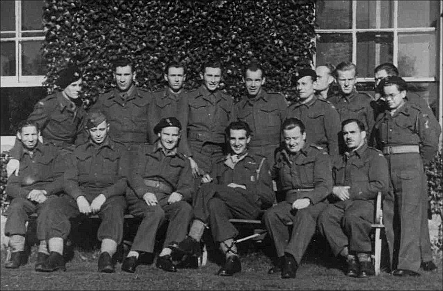 Mieczyslaw Wariwoda and friends in Dupplin Castle 1945