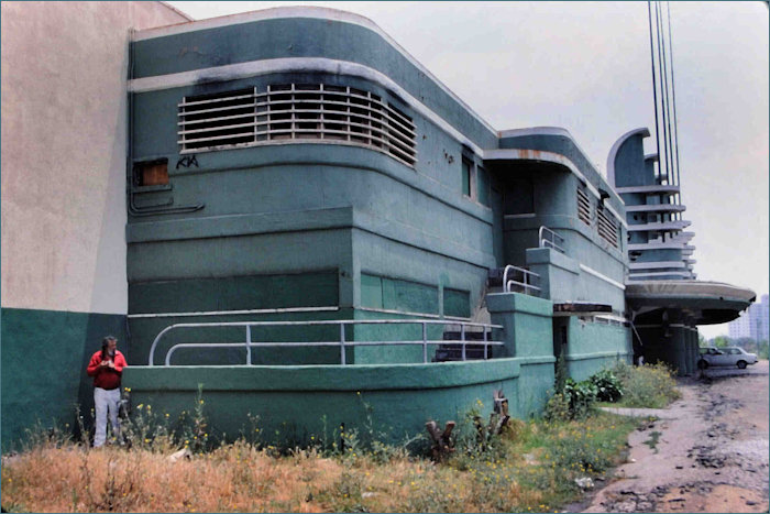 1986 photo of Pan Pacific showing the deterioration