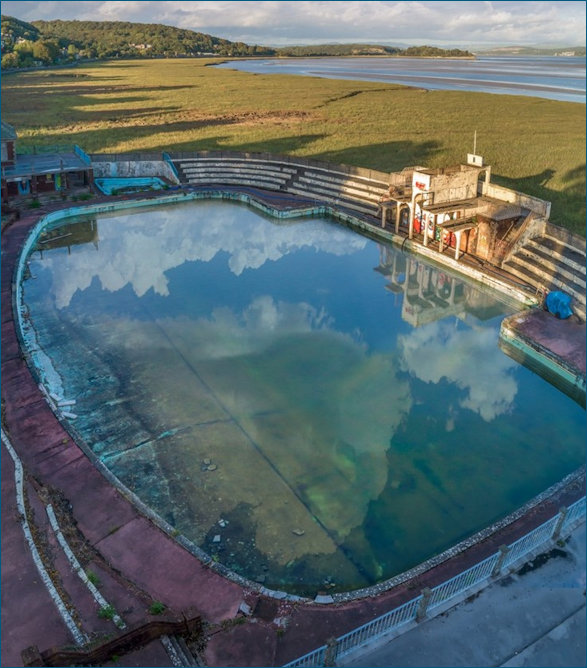 General view of the mushroom shaped open air swimming pool