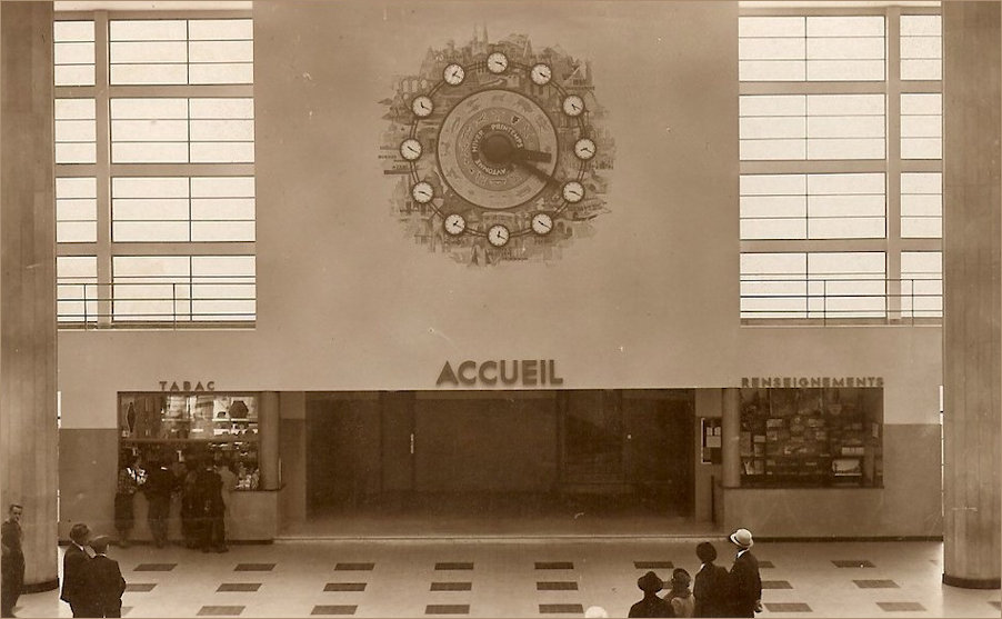 Clock in situ at Le Bourget Airport
