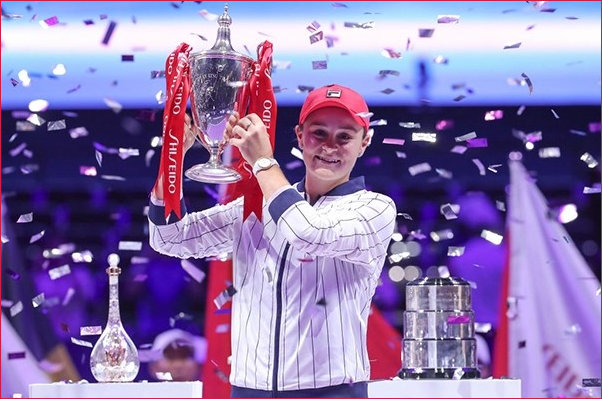 Ash Barty lifting the year end trophy in 2019