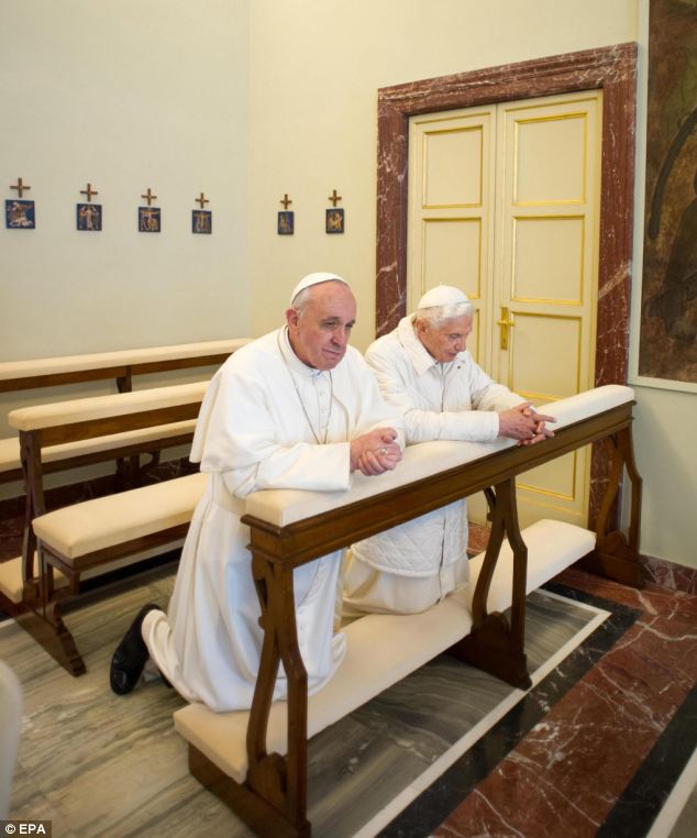 Two Pontiffs at prayer