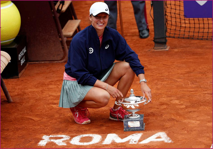 Iga and her Rome Trophy